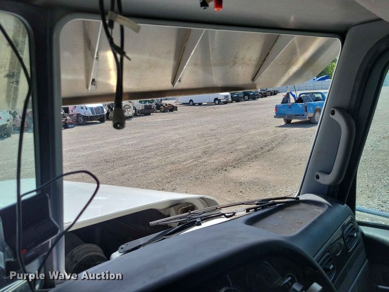 image for item YA3734 2020 Peterbilt  389 semi truck