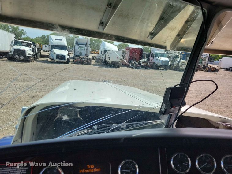 image for item YA3734 2020 Peterbilt  389 semi truck