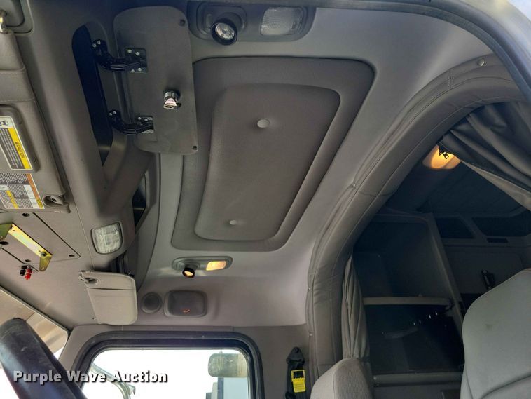image for item YA3734 2020 Peterbilt  389 semi truck