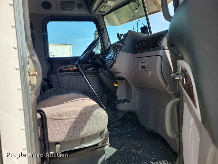 image for item YA3734 2020 Peterbilt  389 semi truck
