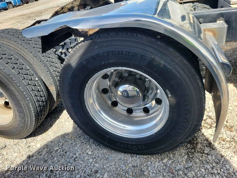 image for item YA3734 2020 Peterbilt  389 semi truck