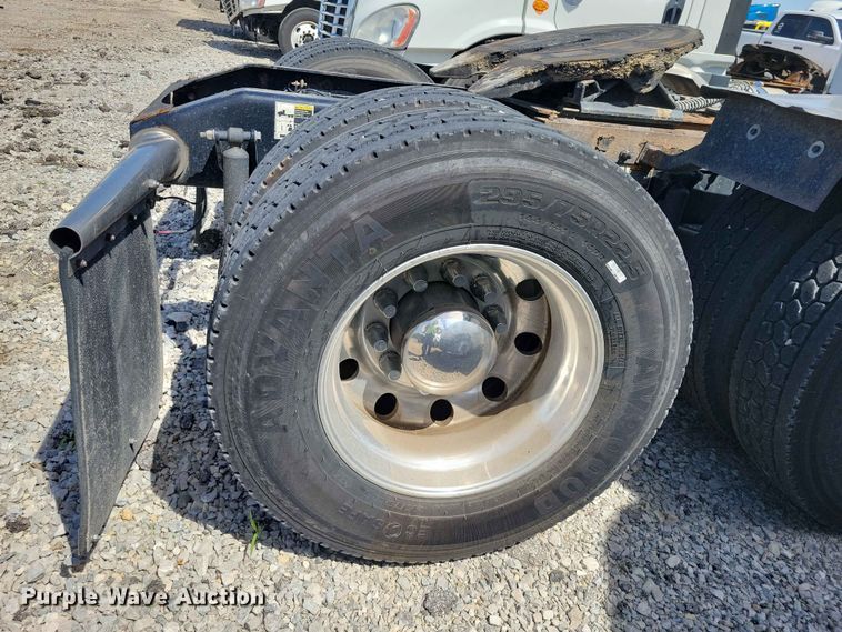 image for item YA3734 2020 Peterbilt  389 semi truck