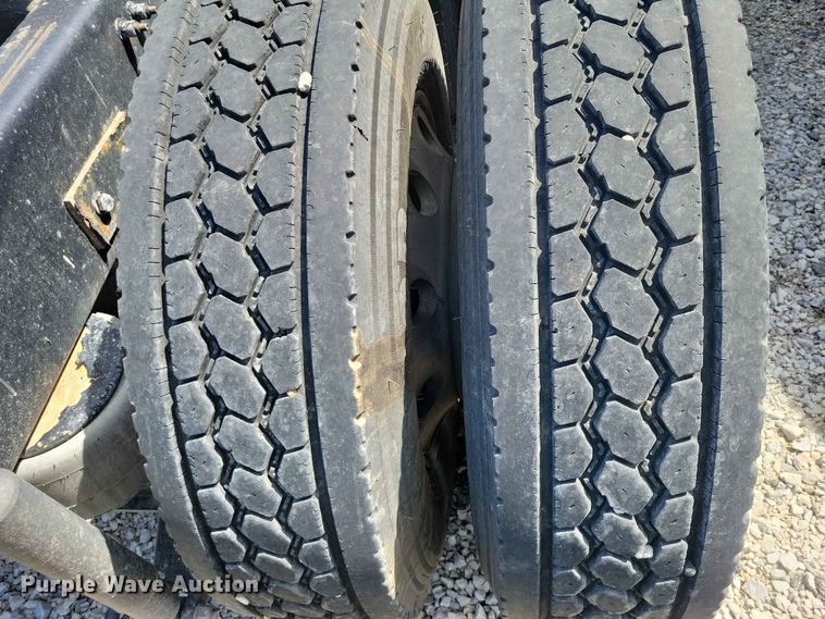 image for item YA3734 2020 Peterbilt  389 semi truck