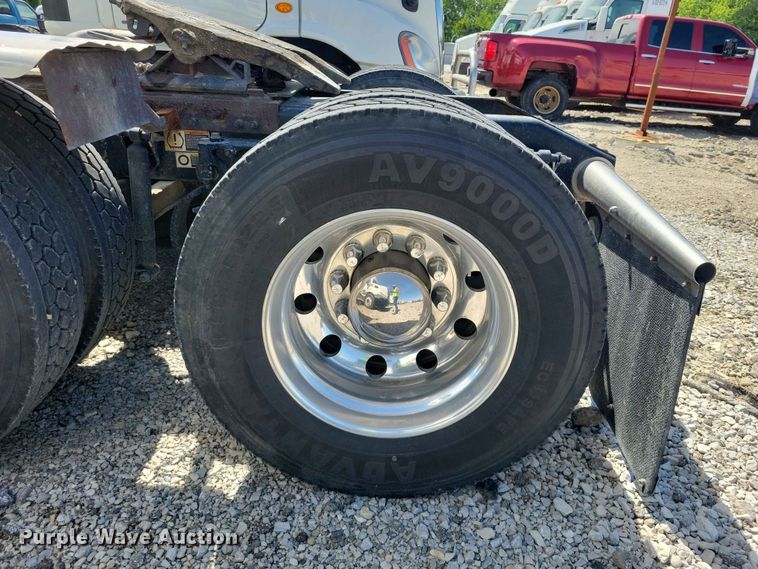 image for item YA3734 2020 Peterbilt  389 semi truck