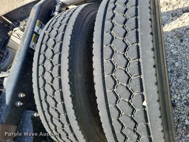 image for item YA3734 2020 Peterbilt  389 semi truck