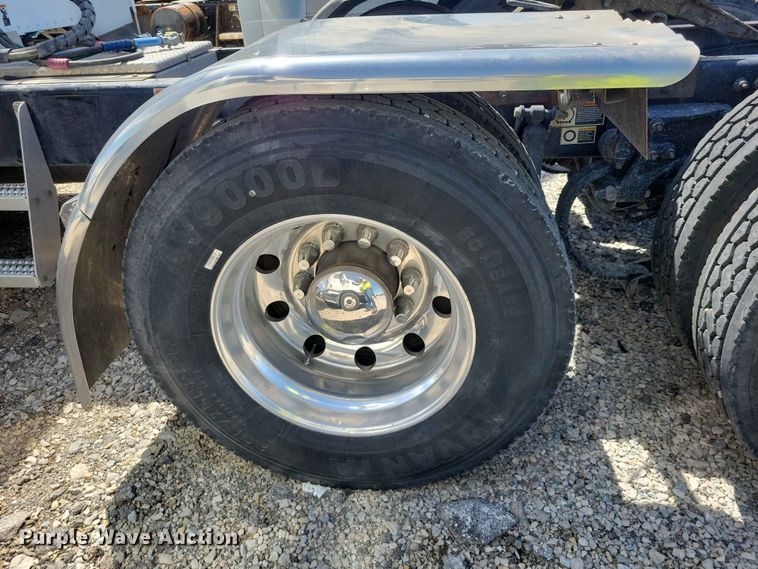image for item YA3734 2020 Peterbilt  389 semi truck