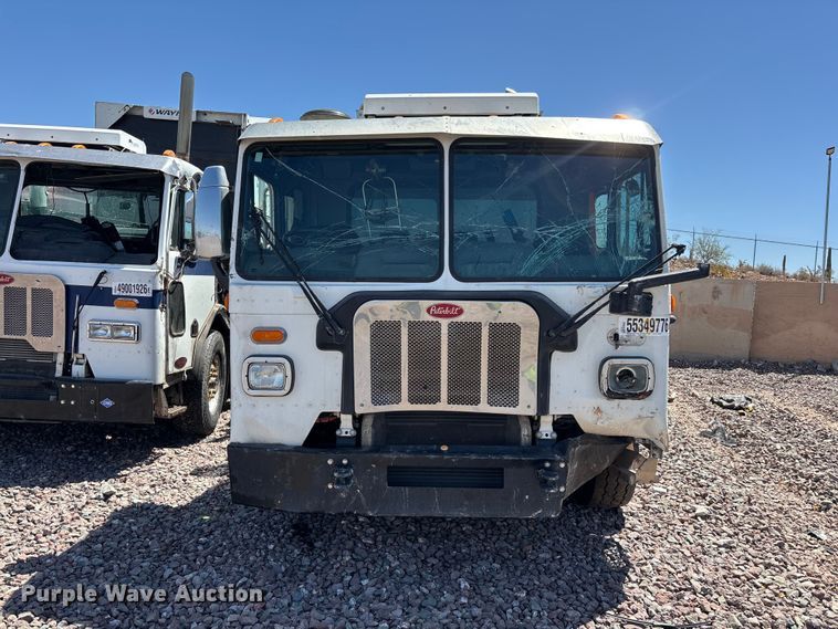 image for item YA3764 2021 Peterbilt 520 refuse truck