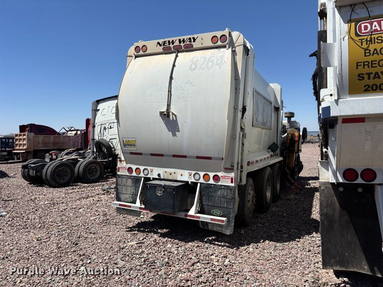 image for item YA3764 2021 Peterbilt 520 refuse truck