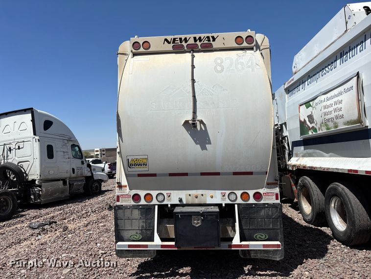 image for item YA3764 2021 Peterbilt 520 refuse truck
