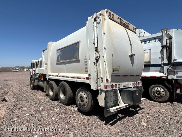 image for item YA3764 2021 Peterbilt 520 refuse truck