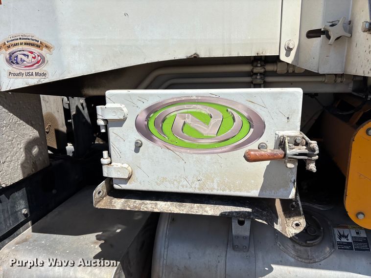 image for item YA3764 2021 Peterbilt 520 refuse truck