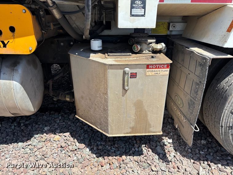 image for item YA3764 2021 Peterbilt 520 refuse truck