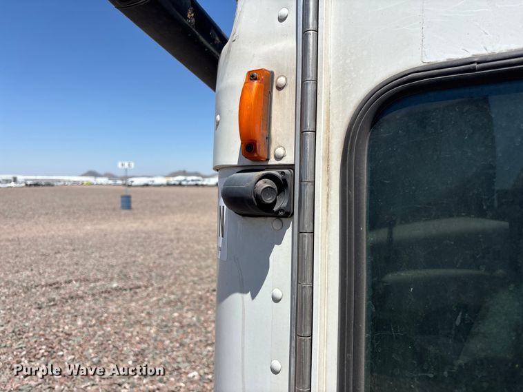 image for item YA3764 2021 Peterbilt 520 refuse truck