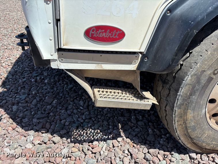 image for item YA3764 2021 Peterbilt 520 refuse truck