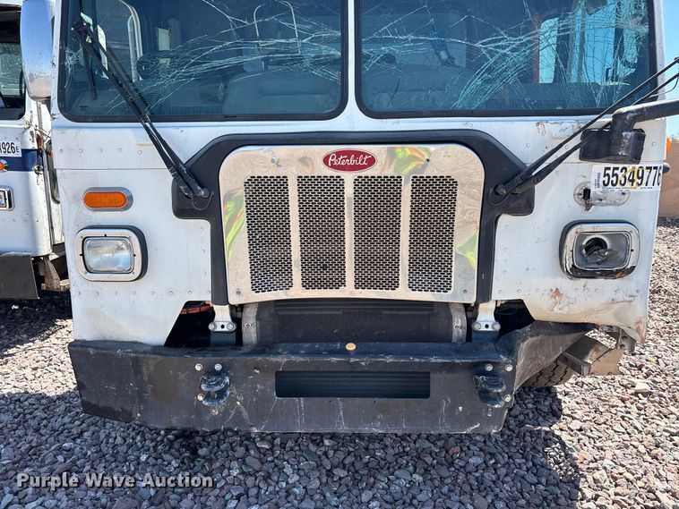 image for item YA3764 2021 Peterbilt 520 refuse truck