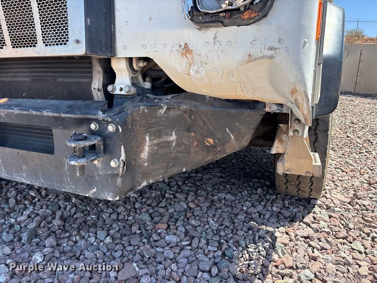 image for item YA3764 2021 Peterbilt 520 refuse truck