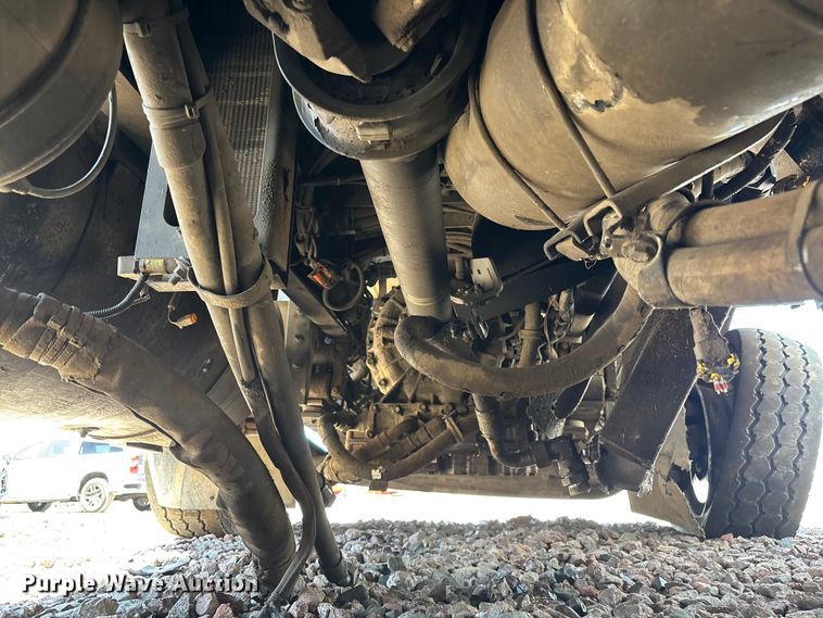 image for item YA3764 2021 Peterbilt 520 refuse truck