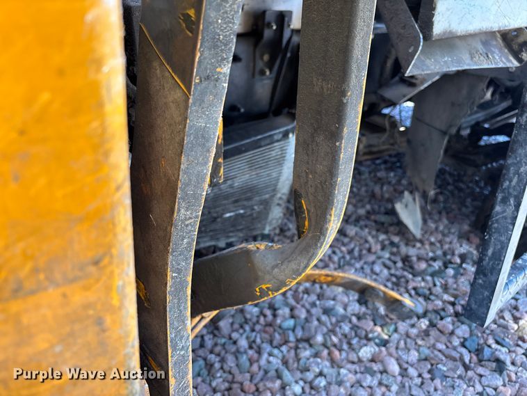 image for item YA3764 2021 Peterbilt 520 refuse truck