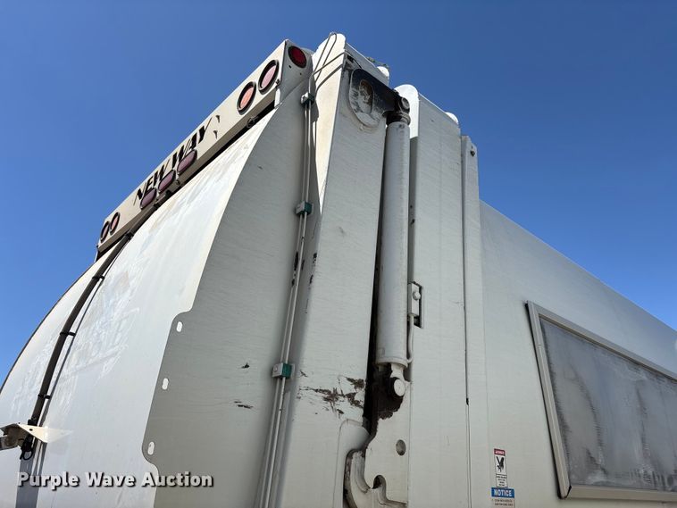 image for item YA3764 2021 Peterbilt 520 refuse truck