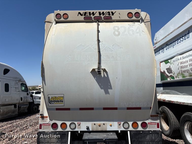 image for item YA3764 2021 Peterbilt 520 refuse truck