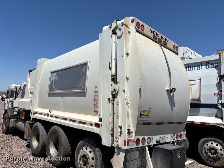 image for item YA3764 2021 Peterbilt 520 refuse truck