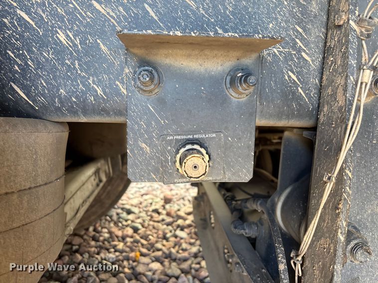 image for item YA3764 2021 Peterbilt 520 refuse truck