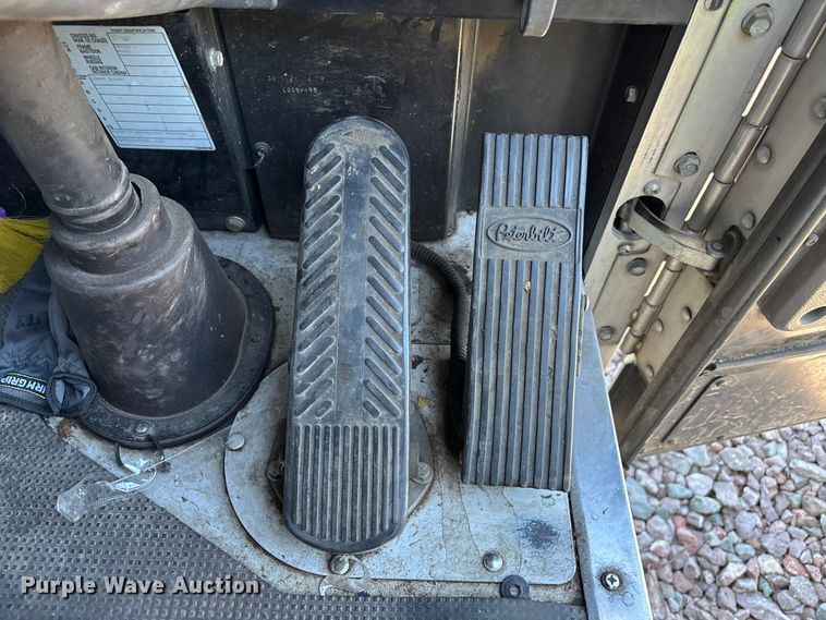 image for item YA3764 2021 Peterbilt 520 refuse truck