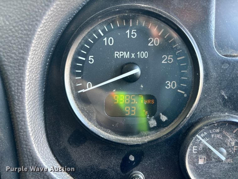 image for item YA3764 2021 Peterbilt 520 refuse truck