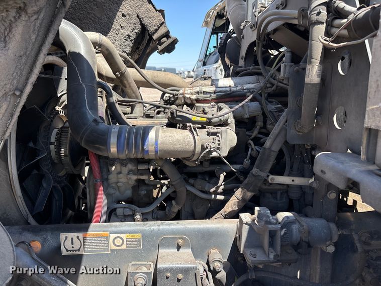 image for item YA3764 2021 Peterbilt 520 refuse truck