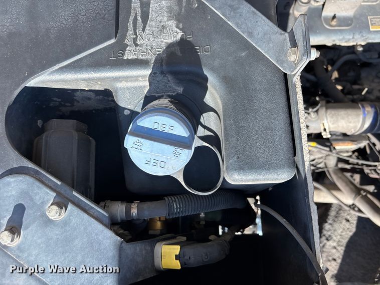 image for item YA3764 2021 Peterbilt 520 refuse truck