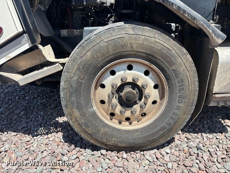 image for item YA3764 2021 Peterbilt 520 refuse truck