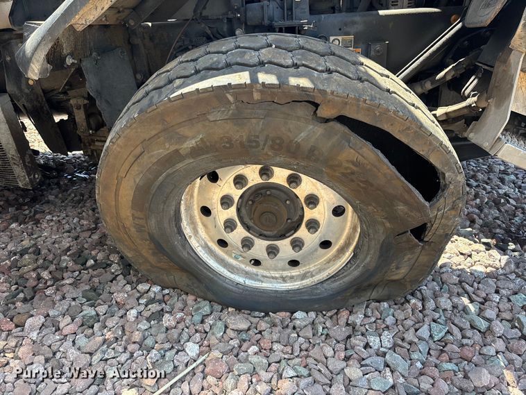 image for item YA3764 2021 Peterbilt 520 refuse truck