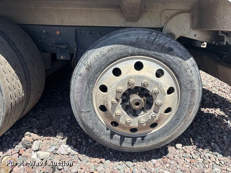 image for item YA3764 2021 Peterbilt 520 refuse truck