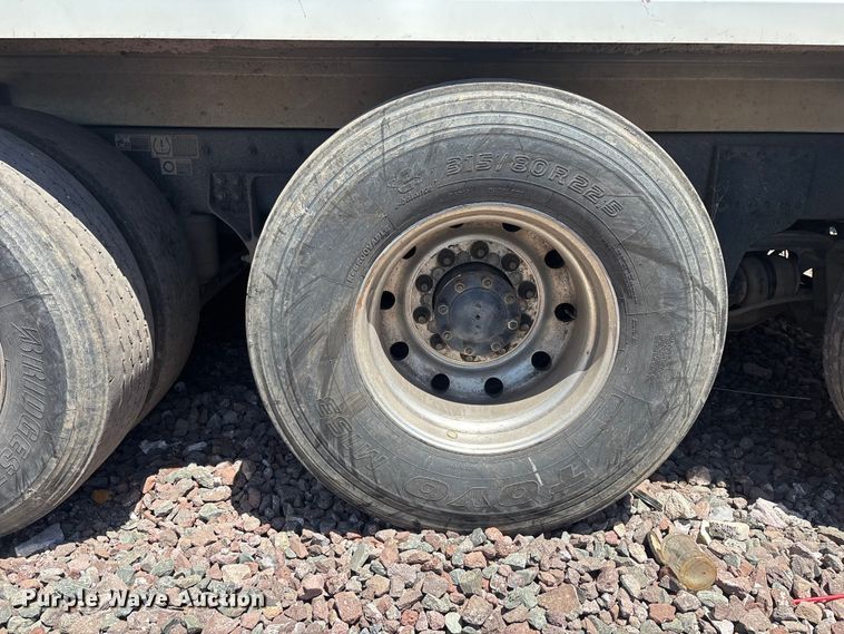 image for item YA3764 2021 Peterbilt 520 refuse truck