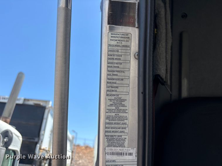 image for item YA3764 2021 Peterbilt 520 refuse truck