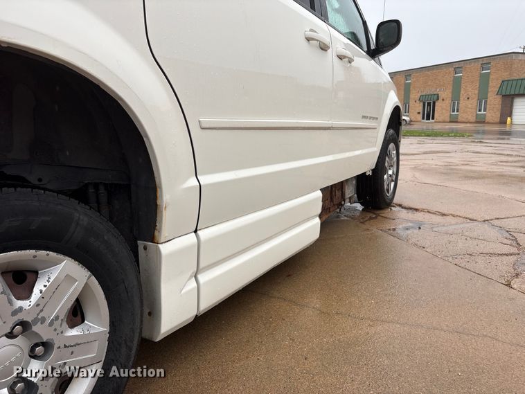 image for item DO5238 2012 Dodge Grand Caravan handicap accessible van