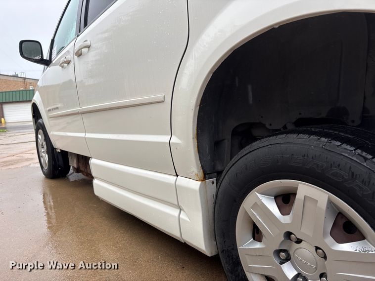 image for item DO5238 2012 Dodge Grand Caravan handicap accessible van