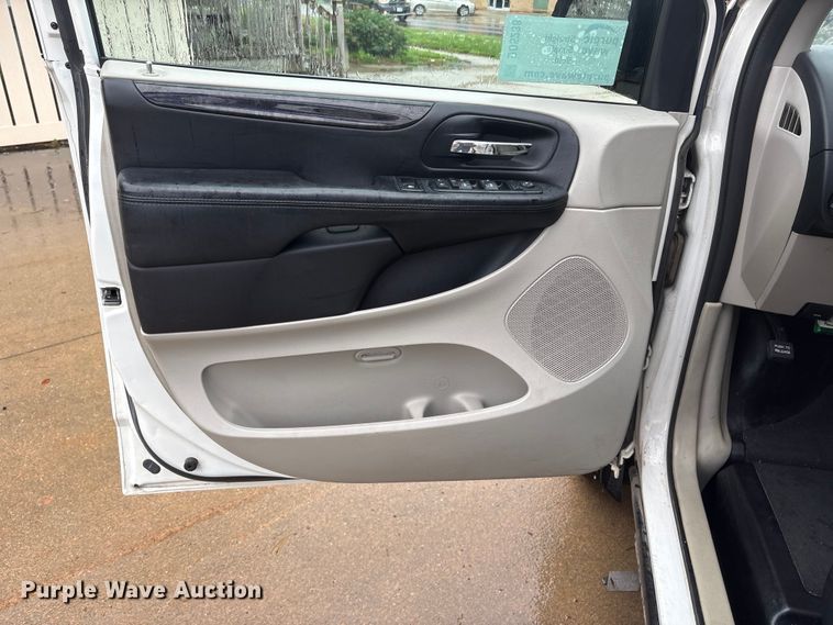 image for item DO5238 2012 Dodge Grand Caravan handicap accessible van