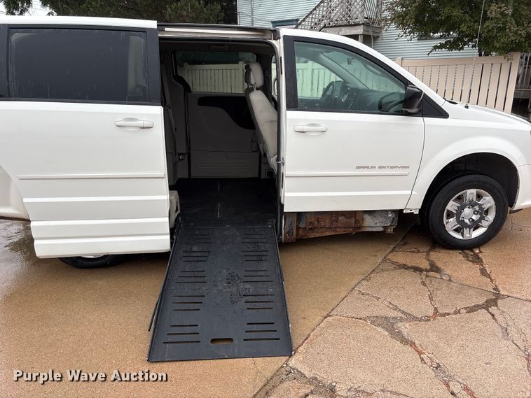 image for item DO5238 2012 Dodge Grand Caravan handicap accessible van