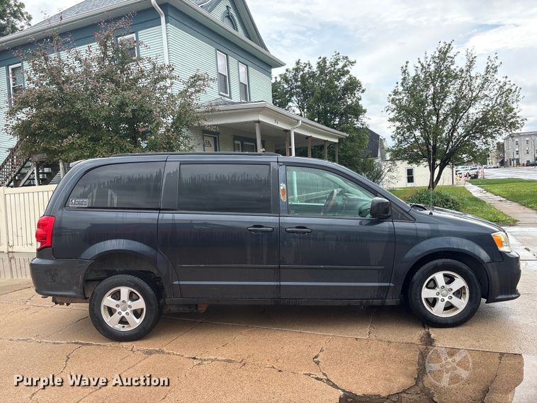 image for item DO5239 2013 Dodge Grand Caravan handicap accessible van