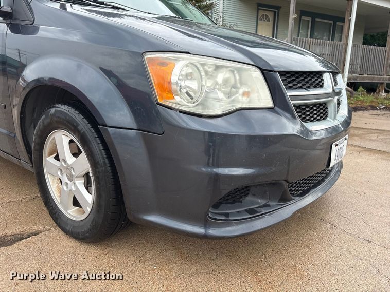 image for item DO5239 2013 Dodge Grand Caravan handicap accessible van