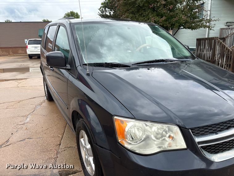image for item DO5239 2013 Dodge Grand Caravan handicap accessible van