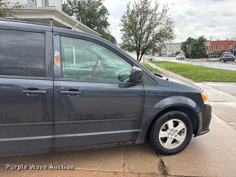 image for item DO5239 2013 Dodge Grand Caravan handicap accessible van