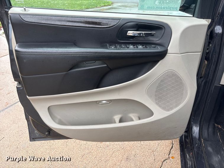 image for item DO5239 2013 Dodge Grand Caravan handicap accessible van