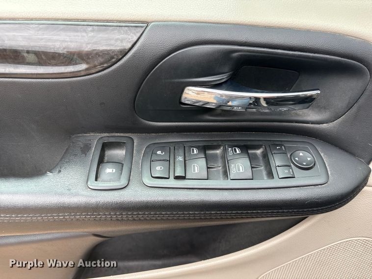 image for item DO5239 2013 Dodge Grand Caravan handicap accessible van
