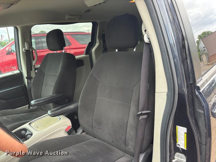 image for item DO5239 2013 Dodge Grand Caravan handicap accessible van