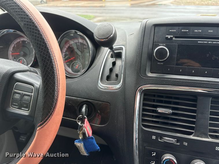 image for item DO5239 2013 Dodge Grand Caravan handicap accessible van