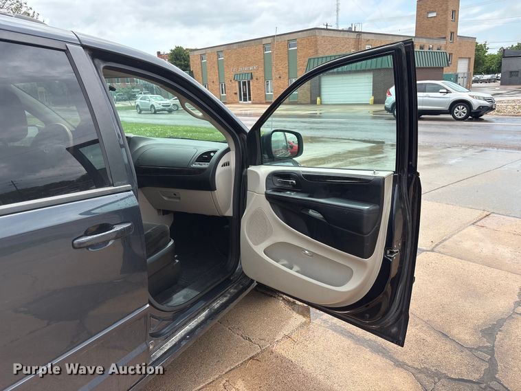 image for item DO5239 2013 Dodge Grand Caravan handicap accessible van