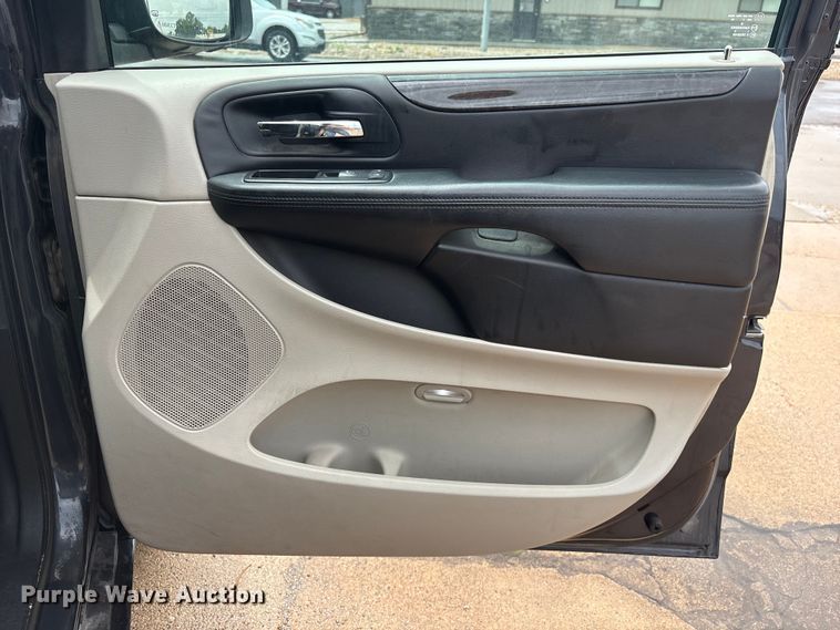 image for item DO5239 2013 Dodge Grand Caravan handicap accessible van