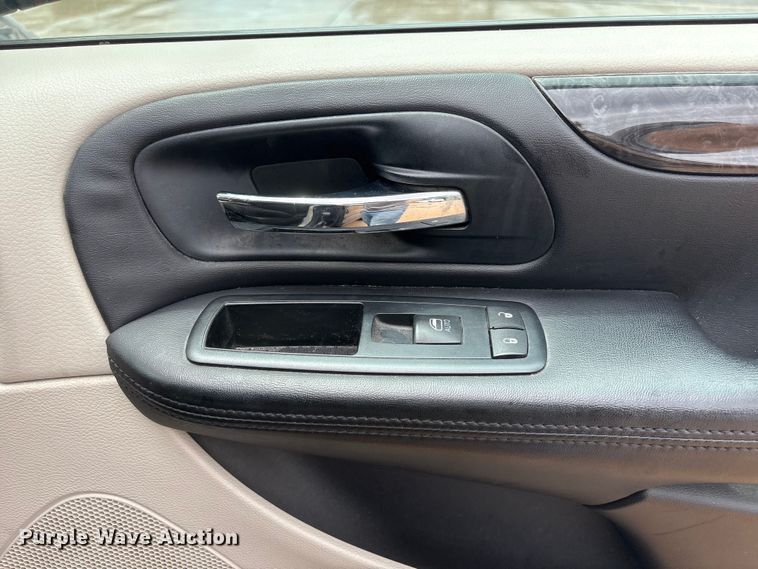 image for item DO5239 2013 Dodge Grand Caravan handicap accessible van